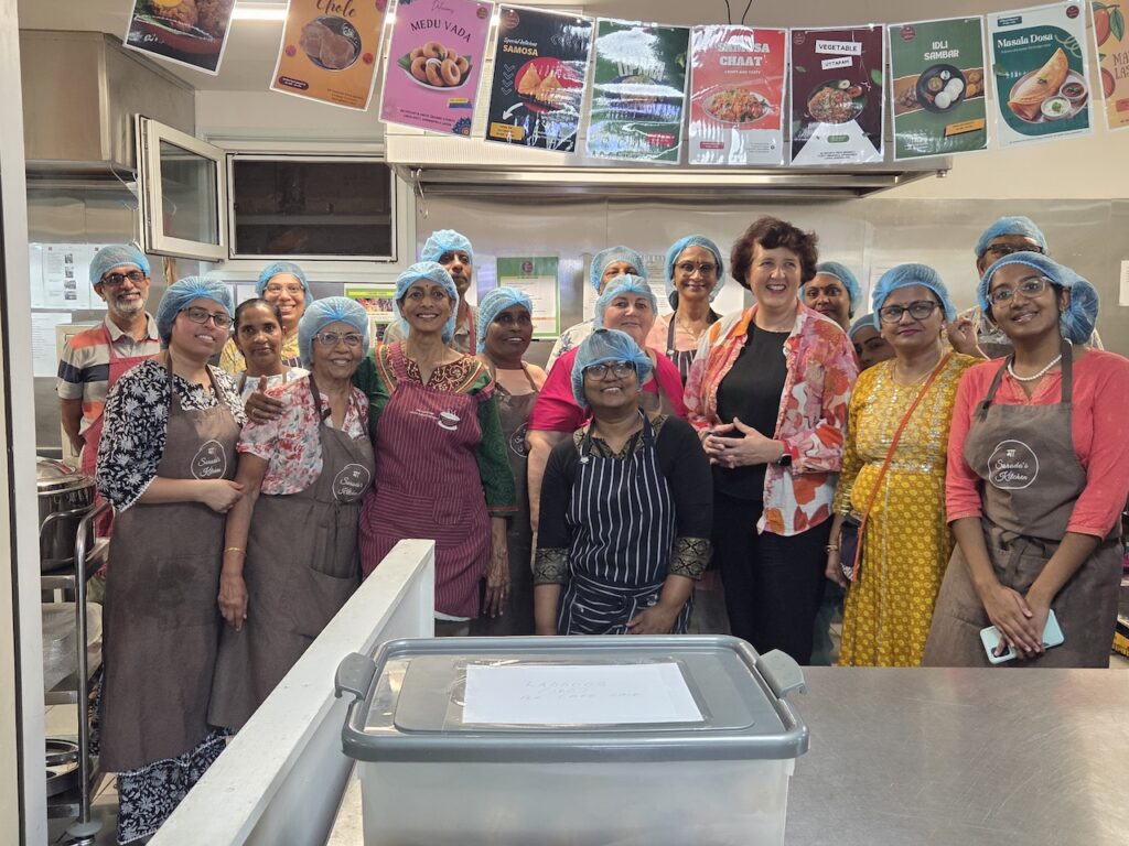 The_Indian_Sun's tweet photo. #VedantaCentre hosts #HarmonyDay at Springfield Lakes with 500+ meals served & 60 volunteers. Keynote speaker Giridharan Sivaraman addressed racism & inclusion. Cultural performances, stalls & community discussions. #TheIndianSun
More details 🔗 https://t.co/5wZn6mfa9X https://t.co/bFVf25tEuu