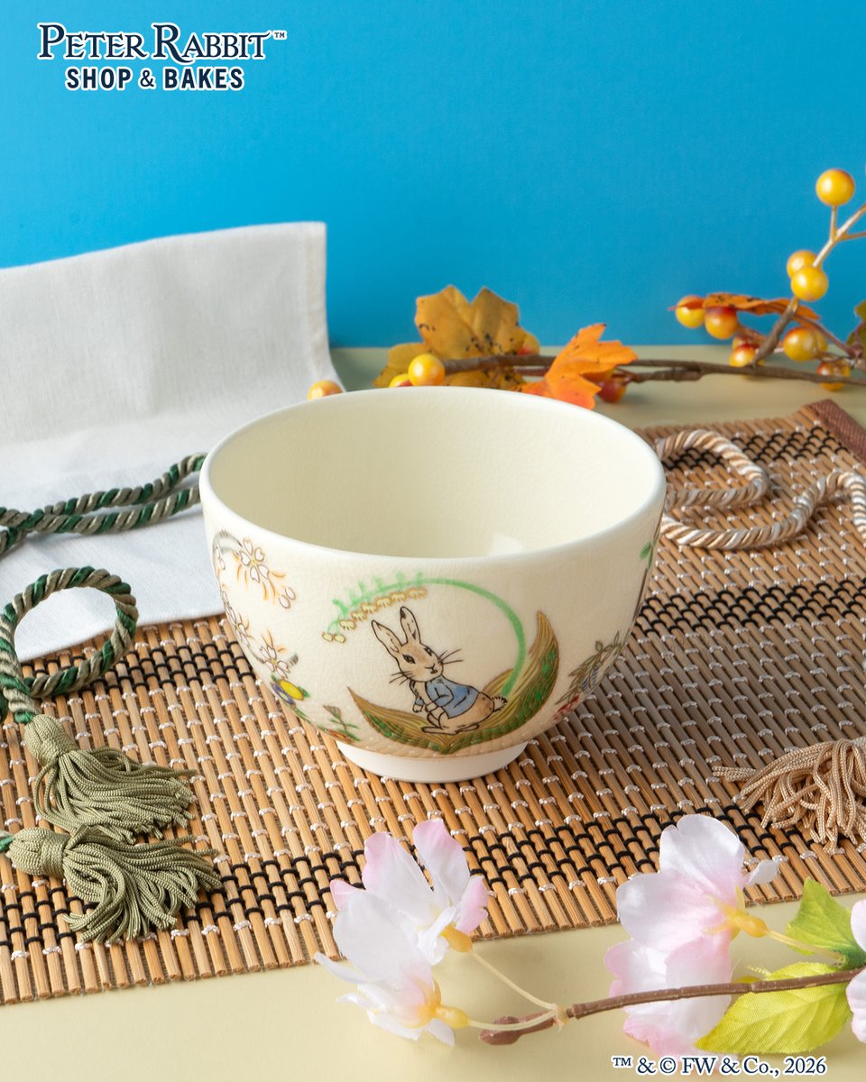 京都の伝統工芸品のひとつである清水焼です。 美しい陶器には職人の手
