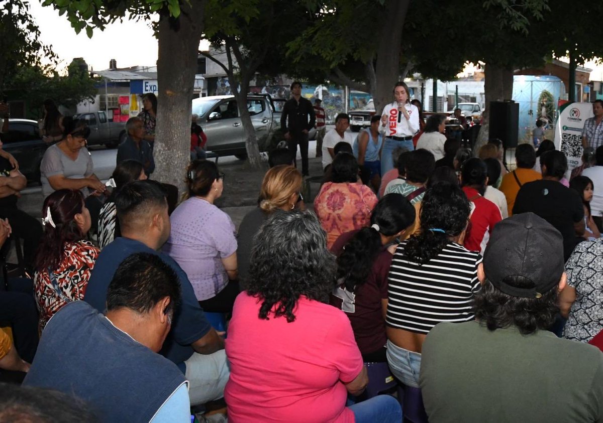 Veronica_mtz's tweet photo. Seguimos en asambleas con nuestra gente, escuchando, atendiendo y fortaleciendo a nuestros equipos en territorio.

#VeroMartínez
#PRIFuerteyUnido
#Torreón https://t.co/JK6RMF1ze4