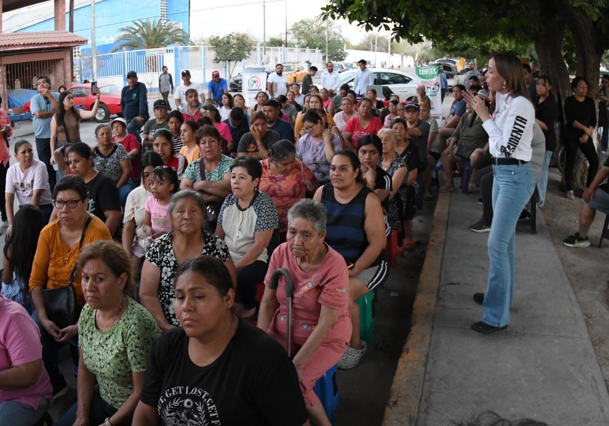 Veronica_mtz's tweet photo. Seguimos en asambleas con nuestra gente, escuchando, atendiendo y fortaleciendo a nuestros equipos en territorio.

#VeroMartínez
#PRIFuerteyUnido
#Torreón https://t.co/JK6RMF1ze4