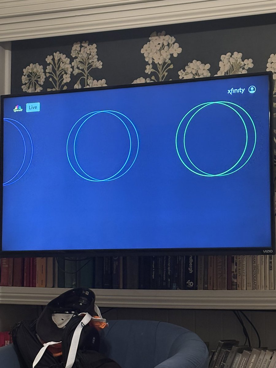 markcerv's tweet photo. Hey @XfinitySupport @Xfinity and @NBCSGiants @NBCSports - who is responsible for the LIVE block that is covering up the Giants score while I’m actively watching the game?!?!?  Please fix. https://t.co/yEo2c8iZ43