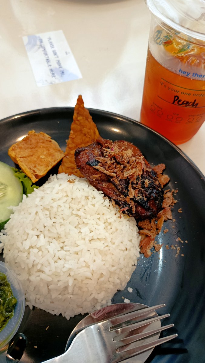 juhooni3bee's tweet photo. #izin event keonho day beserta workshop journaling beserta goodies dan dekor gemas beserta buka puasa dengan htm 65k itu😋 (colek @coertownz 🤭) https://t.co/WzlnVCH15A