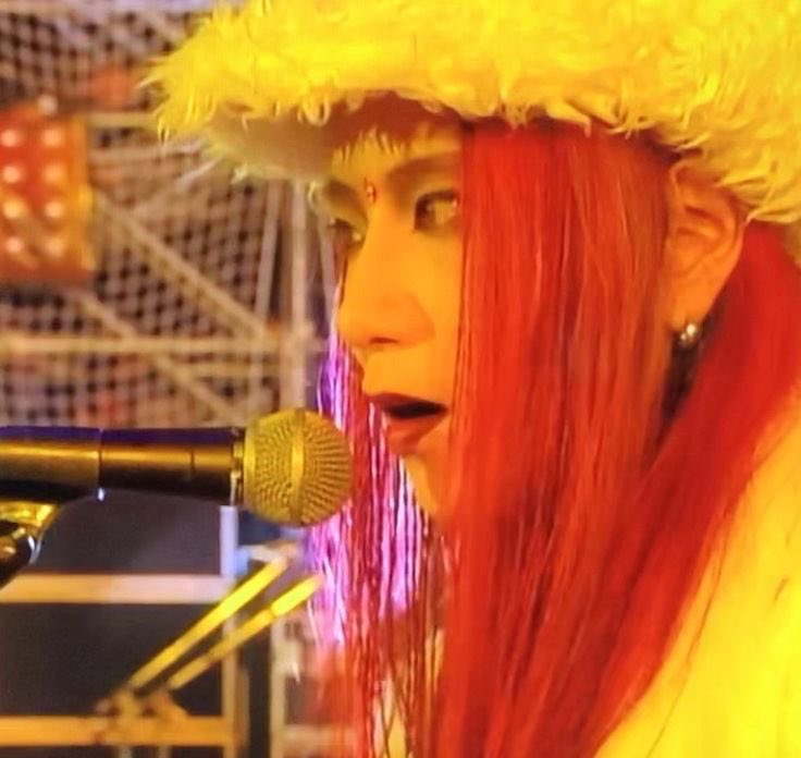 hide daily❤️💛❤️💛 tweet media