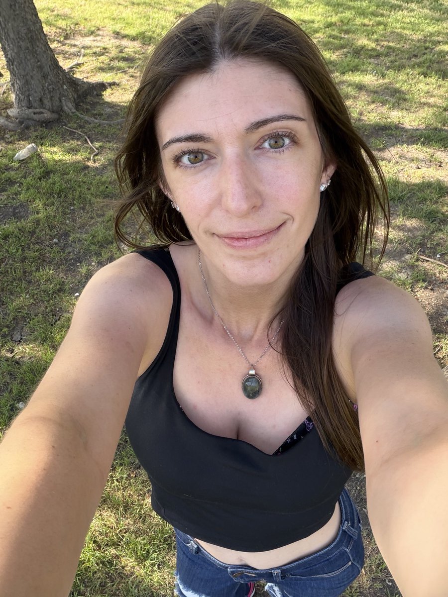 B_lynn33's tweet photo. Hope everyone is having a wonderful night!  Here’s my link.. ♥️😘💋

https://t.co/LiRt8jReUN https://t.co/0joJnO1LaB