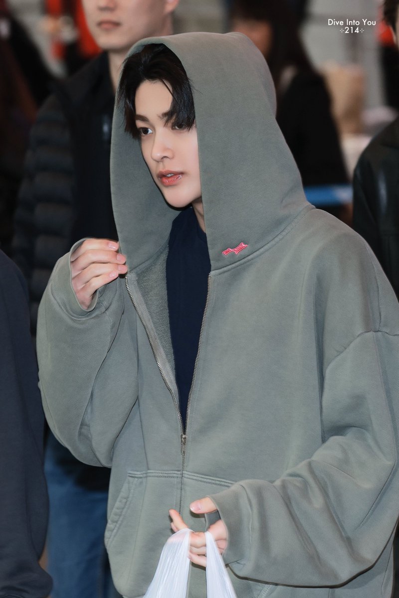 𝗗𝗶𝘃𝗲 𝗜𝗻𝘁𝗼 𝗬𝗼𝘂 tweet media