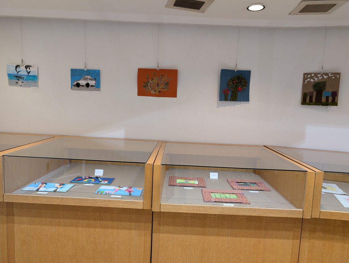 RUBO造形 作品展
　町田市立中央図書館では、4月5日まで「RUBO造形 作品展」を開催しています。
　そこでは、クレパス画・水彩画・コラージュ・工作・立作造形が展示されています。
　RUBOは、IdeaとExpressionを標榜する、園児・小学生20名によるグループです。
　是非、御覧ください。
#RUBO