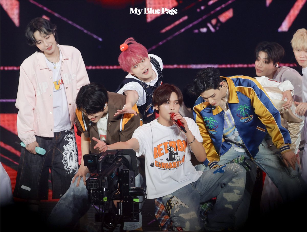 ᴍy ʙʟᴜᴇ ᴩᴀɢᴇ tweet media