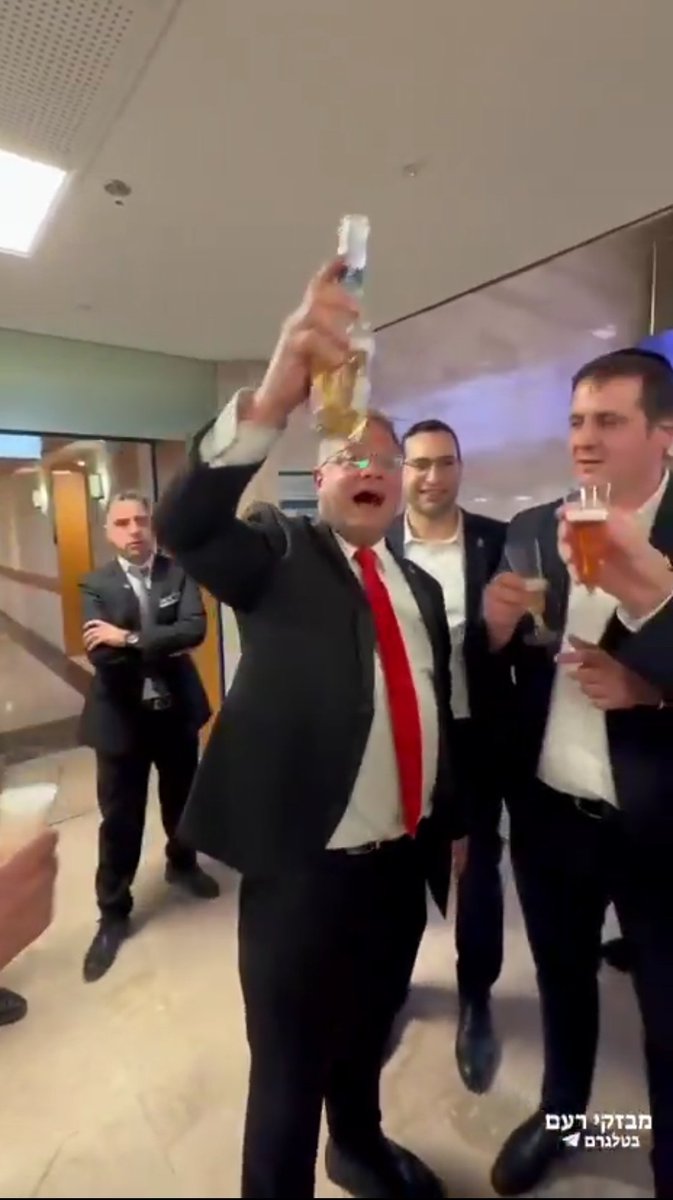 כשהכלבים שתו שמפניה הם כבר ידעו על ארבעת החיילים שנפלו בהיתקלות בלבנון.