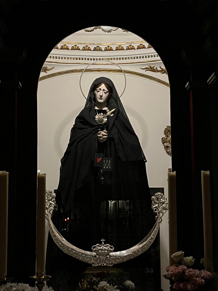 doloresdlpuente's tweet photo. 🖤🗡️Ntra. Sra. de los Dolores vuelve a su capilla callejera, tras la culminación de un grandísimo Lunes Santo.

¡Oh dulce fuente de amor!

#CofradíasMLG https://t.co/iL0O1v89y2