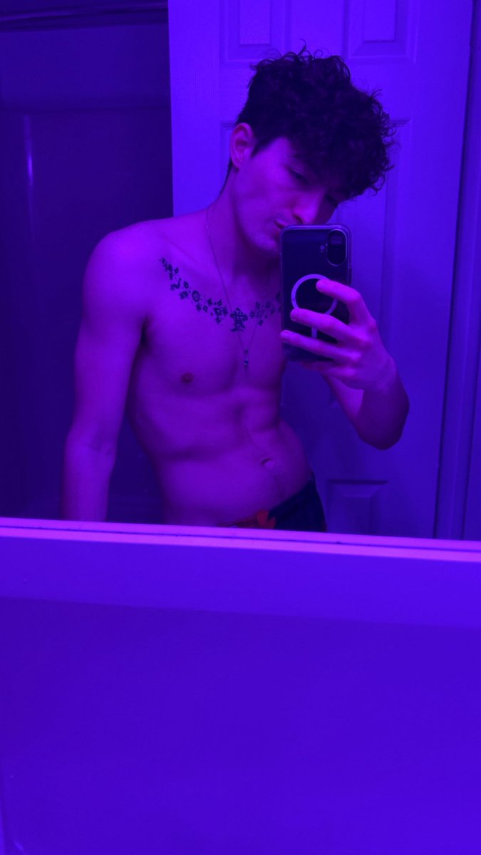 sethryder69's tweet photo. Wanna join me at the gym? 
#onlyfans #onlyfansmodel #model #hot #abs #muscles #gym #naked #shirtless #sexy #boy #hairless #twink #twunk #body https://t.co/8ytvzHgul8