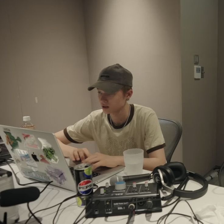 azza²⁶ tweet media