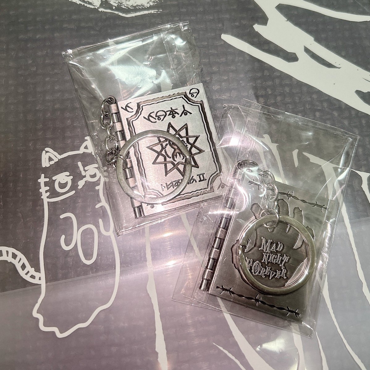 xy_237's tweet photo. 今回のガチャ結果🕯

しょがすとピンズ1番欲しかったから出た時の興奮が、、🥺❤️‍🔥
シークレット2種類

今回シークレット結構気に入ってる

#ゾンクラ
#ずっと真夜中でいいのに https://t.co/YFFnDbjP19
