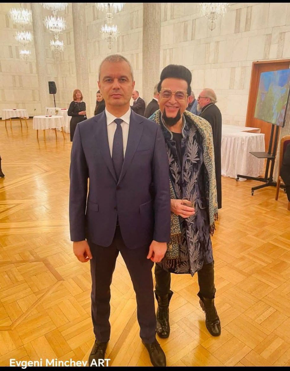 Вчера и Ганчо Цомчев се заяде пък по NovaNews с другата Лора, с фамилия Инджова. Явно "копейките" развиват някакъв комплекс на секситка основа с жени на име "Лора".