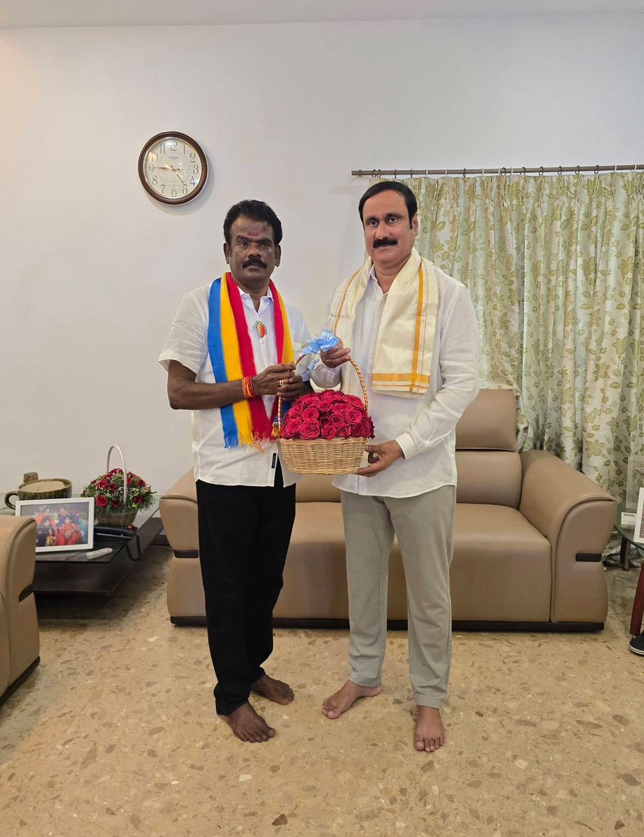 KalyanS44168661's tweet photo. விக்கிரவாண்டி சட்டமன்றத் தொகுதியின் வெற்றி வேட்பாளர் அண்ணன் *திரு.சி.சிவக்குமார்.MLA* அவர்கள் தலைவர் மருத்துவர்.அன்புமணி இராமதாஸ் MP அவர்களிடம் வாழ்த்து பெற்றார்.! https://t.co/EDKRiBYNJl
