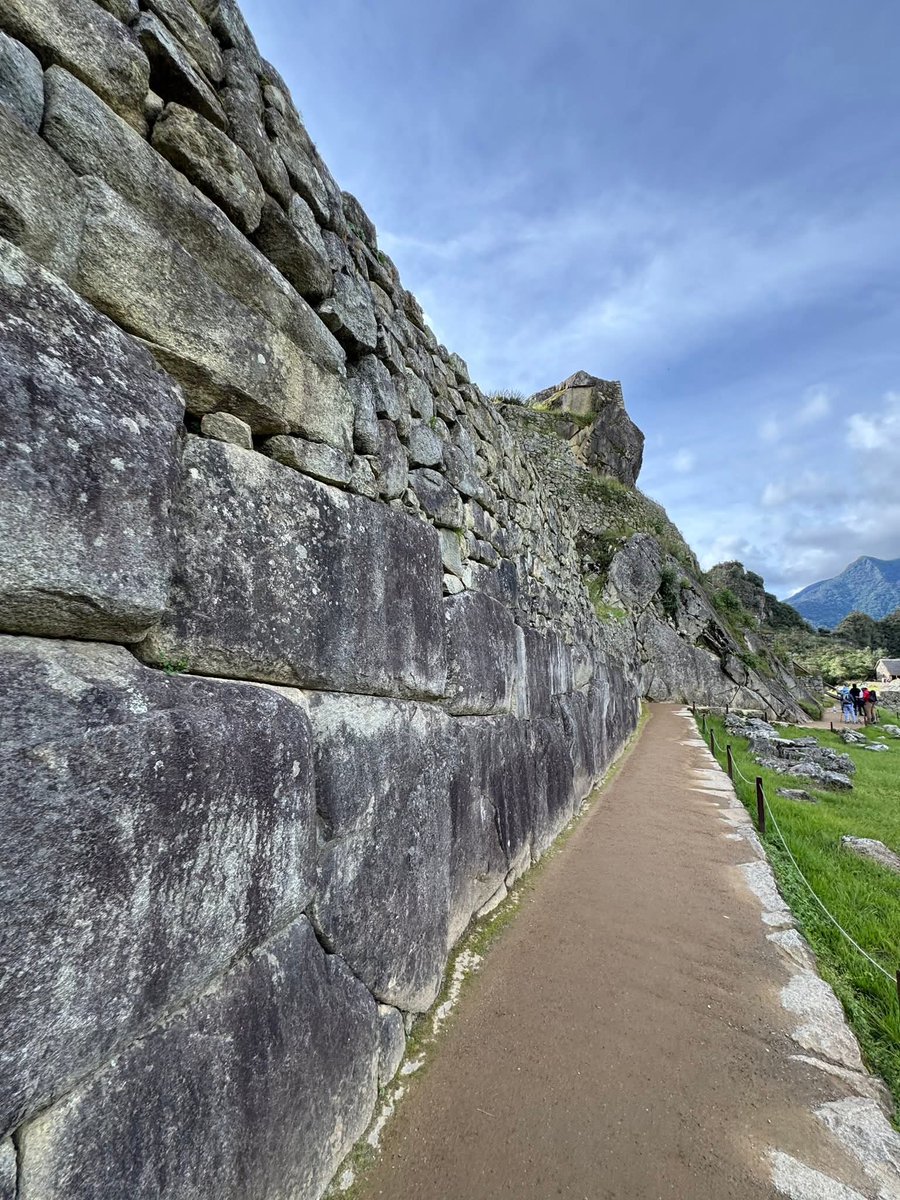 Ediciones Región. tweet media