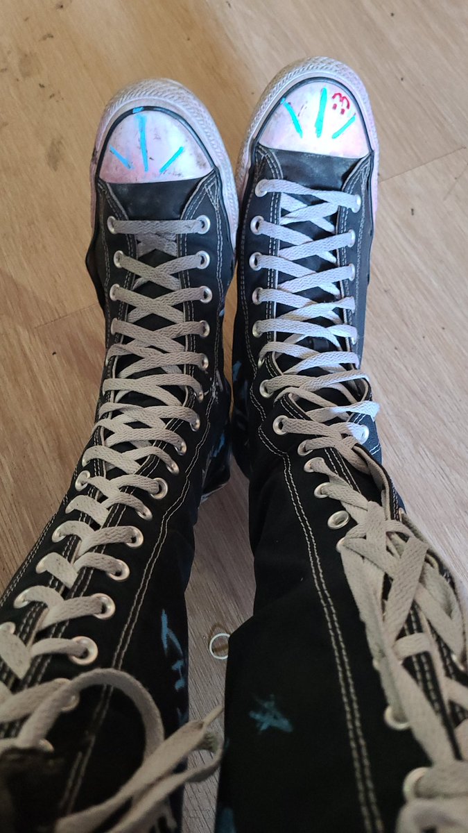 eepyfoxgirl tweet media