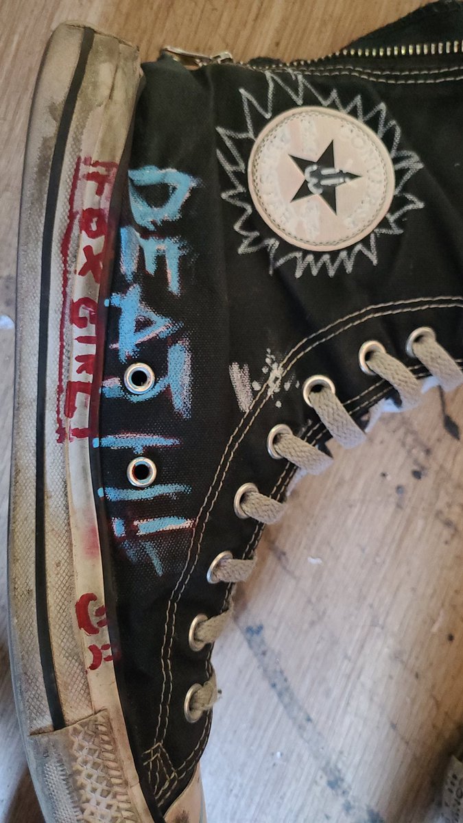 eepyfoxgirl tweet media