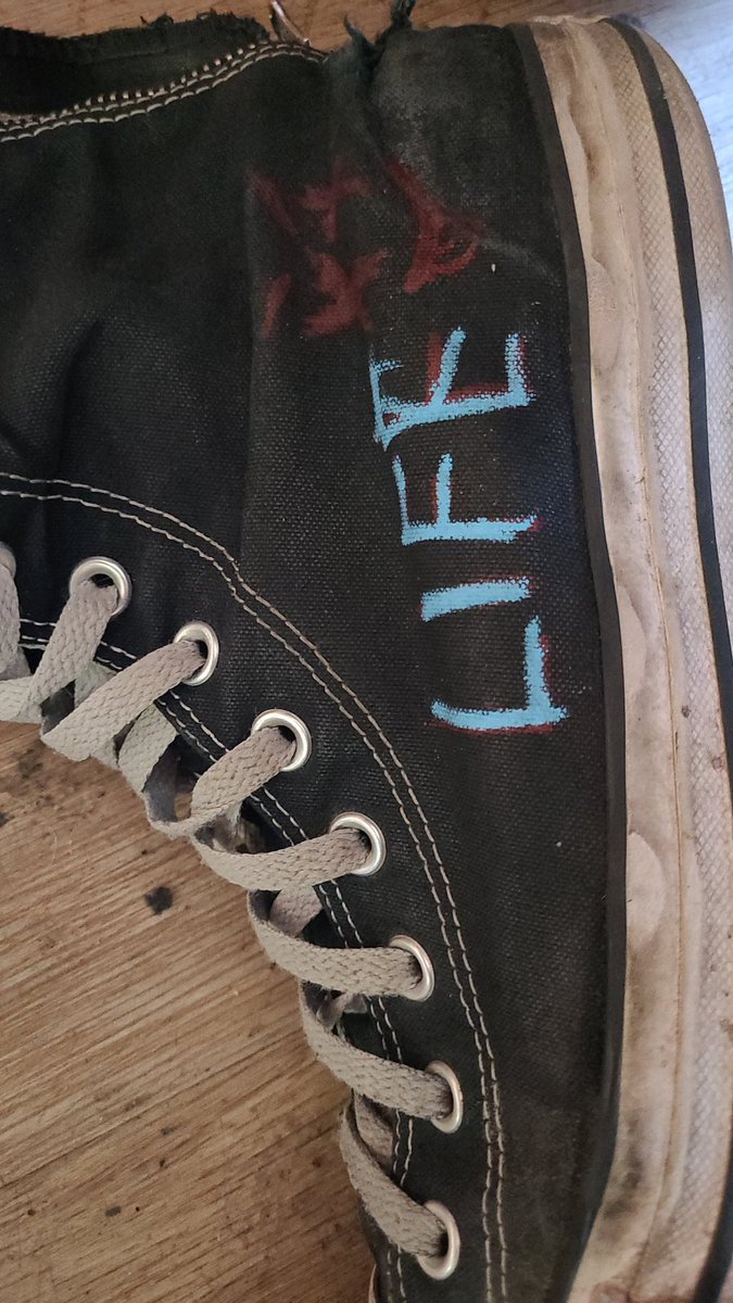 eepyfoxgirl tweet media