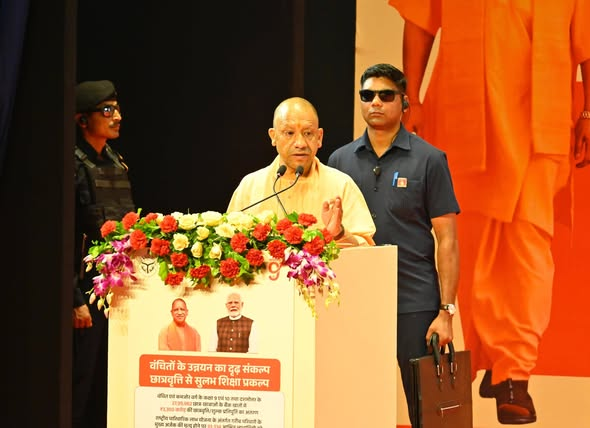 danishazadbjp's tweet image. #लखनऊ
लखनऊ में आयोजित कार्यक्रम में वंचित एवं कमजोर तबकों के कक्षा 9,10 एवं दशमोत्तर के छात्र-छात्राओं के खातों में छात्रवृत्ति/शुल्क प्रतिपूर्ति तथा राष्ट्रीय पारिवारिक लाभ योजना के तहत धनराशि का सफल अंतरण किया गया।
माननीय मुख्यमंत्री श्री @myogiadityanath जी।
#DBT #Scholarship