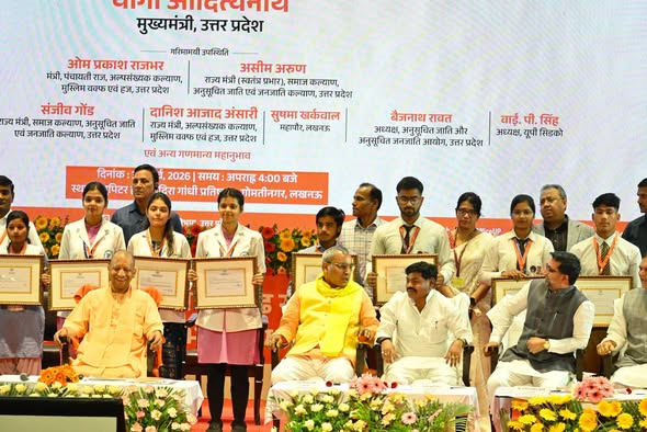 danishazadbjp's tweet image. #लखनऊ
लखनऊ में आयोजित कार्यक्रम में वंचित एवं कमजोर तबकों के कक्षा 9,10 एवं दशमोत्तर के छात्र-छात्राओं के खातों में छात्रवृत्ति/शुल्क प्रतिपूर्ति तथा राष्ट्रीय पारिवारिक लाभ योजना के तहत धनराशि का सफल अंतरण किया गया।
माननीय मुख्यमंत्री श्री @myogiadityanath जी।
#DBT #Scholarship