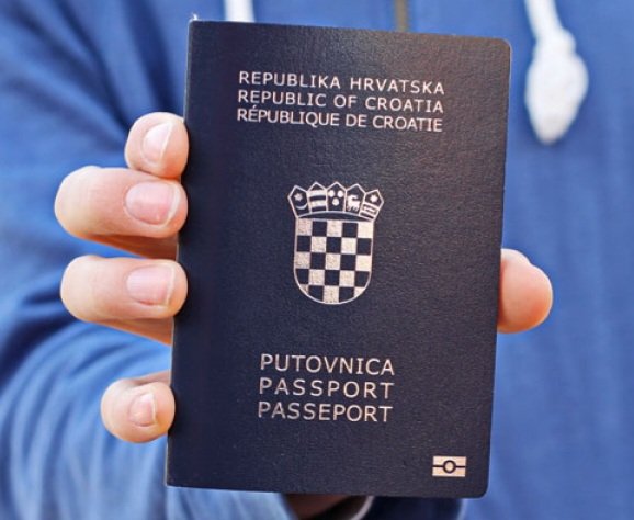 Stats Globe tweet media