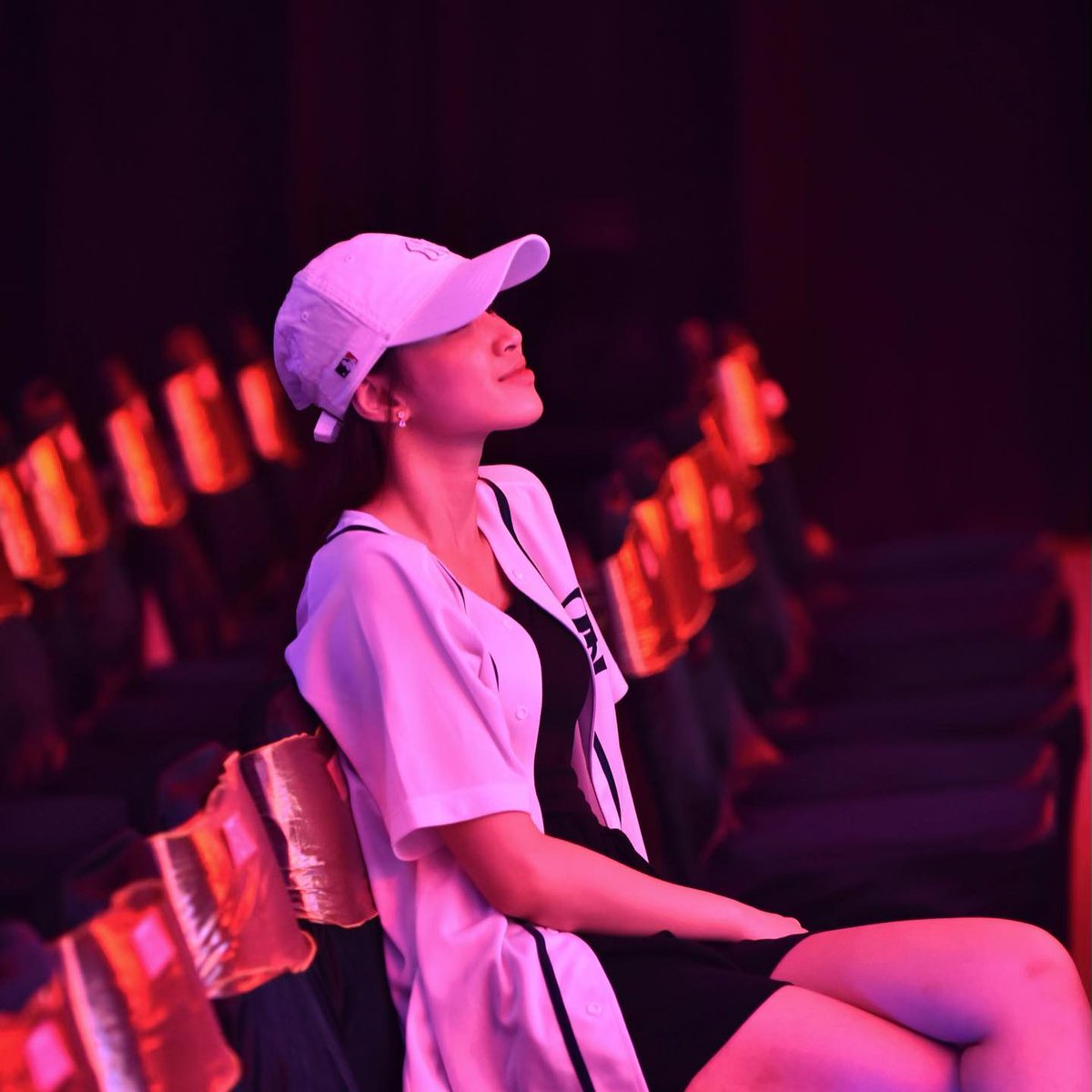 ultramandayat's tweet photo. shanii tanktop topi pas di tangan 🤏 https://t.co/bW6U8wGTGs