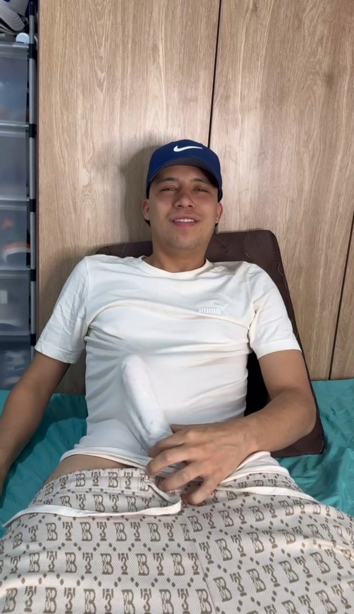 santipulgarin98's tweet photo. RT si quieres ver mas y lo sigo parando? 😏
Me sigues 🥵 https://t.co/0gVOcd5N5J