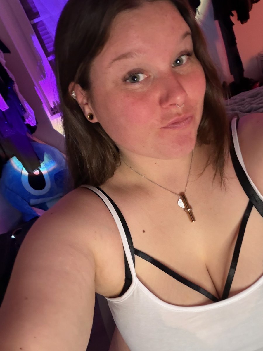 moonymaddyy's tweet photo. Could you keep up with a moment with me? https://t.co/FC3VX6Oa29