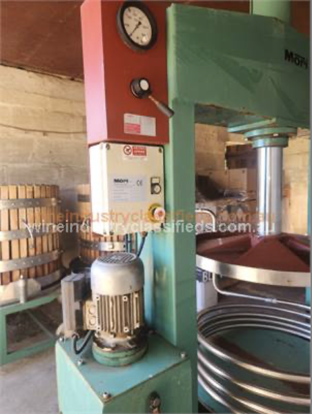 Wine Classifieds tweet media