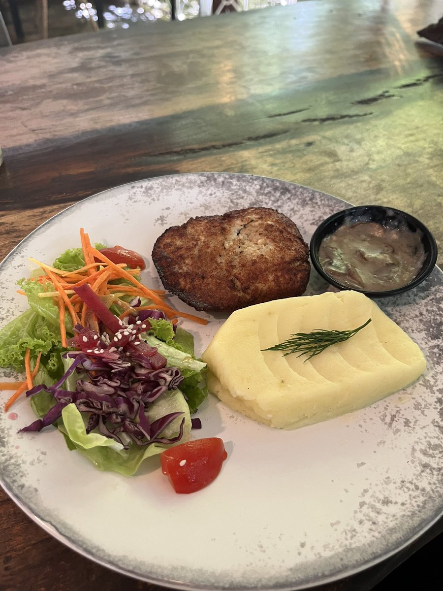 aquabiatch tweet media