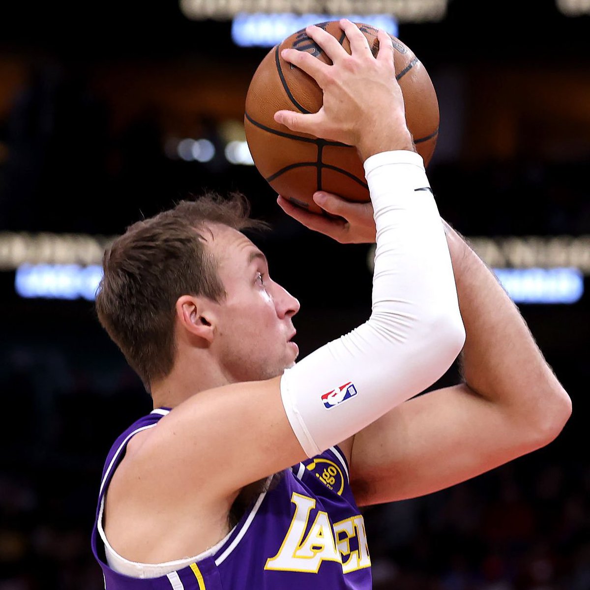 LakeShowYo tweet media