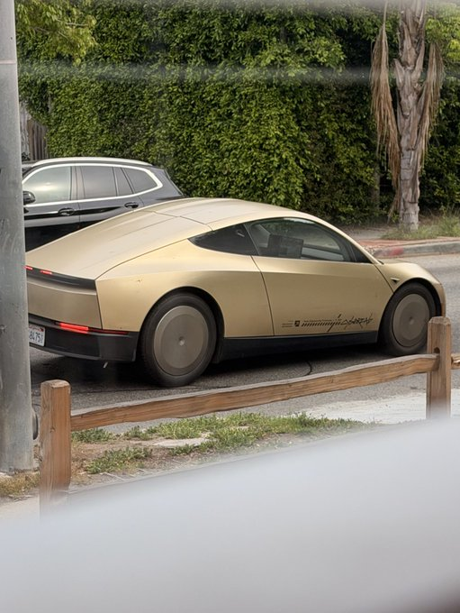 TodayTeslanews's tweet image. 이대로 나와라 !

#사이버캡 #cybercab #tesla #테슬라