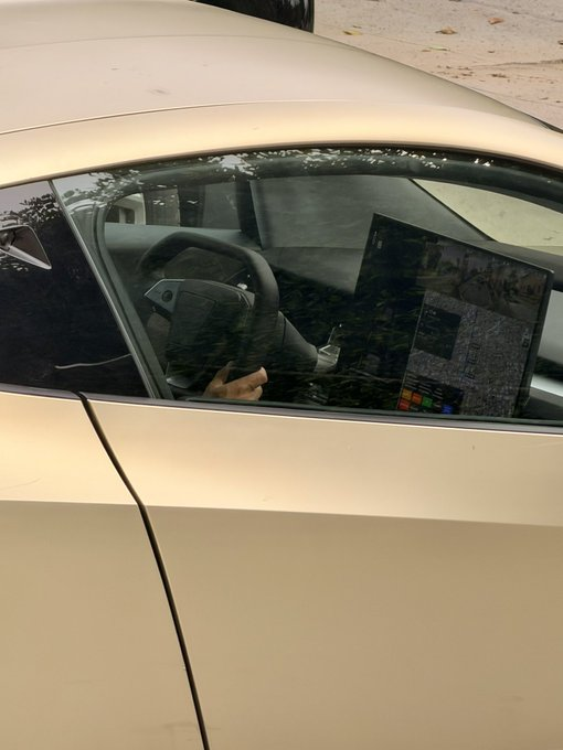 TodayTeslanews's tweet image. 이대로 나와라 !

#사이버캡 #cybercab #tesla #테슬라