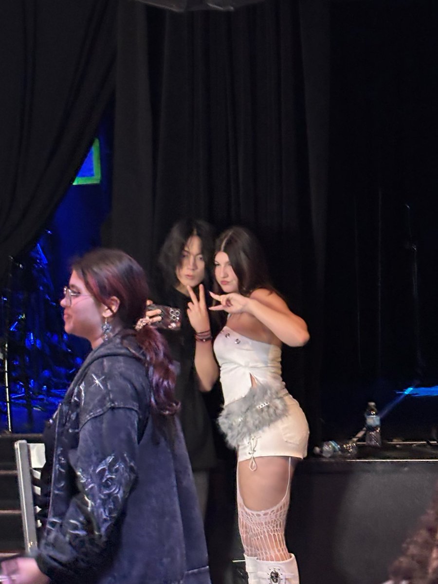 𝜗𝜚⋆₊˚ chloe || brian’s hype girl 🖤 tweet media