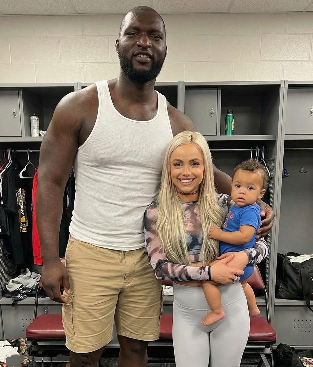 binron11's tweet photo. Liv Morgan & Boyfriend Omos with Baby ❤💋😍#LivMorgan #Omos https://t.co/mhdGAvrTMn