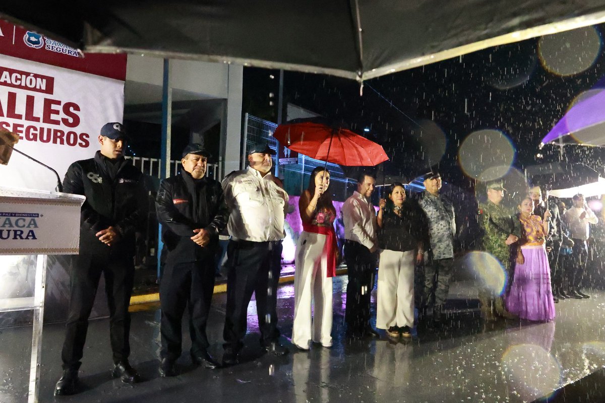🚔 Acompañamos a nuestro Gobernador del Bienestar <a href="/Salomonj/">Salomón Jara Cruz</a> en la inauguración de la Segunda Etapa #SenderosSeguros 

📌 Programa que fortalece la seguridad y el bienestar de todas y todos.

💡Se instalaron luminarias, cámaras conectadas al <a href="/C5i_Oaxaca/">C5i Oaxaca</a>, botones de auxilio y