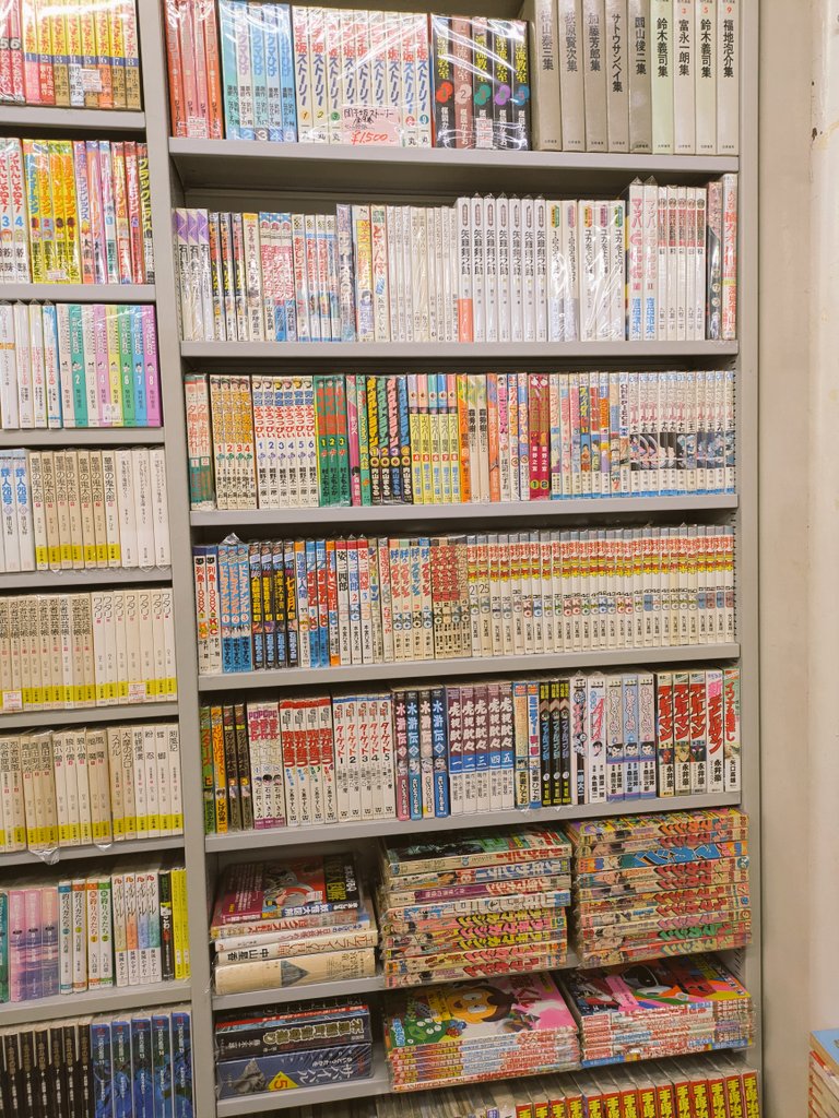 eiwasixyoten's tweet photo. ちょっと昭和レトロなマンガとかも並べました☺️

#エイワ書店
#奈良の古本屋
#田原本町
#紙の本
#古書店
#古本屋
#昭和レトロ
#レトロ https://t.co/LnghoSK8ac
