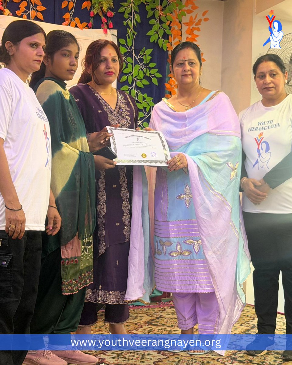 Yveerangnayen's tweet photo. Youth Veerangnayen proudly celebrates every achievement.
At Dabwali, dreams turned into recognized success.
Certificates became symbols of confidence and growth.
Empowering women, one milestone at a time.
#certificatedistribution #YouthVeerangnayen #WomenEmpowerment https://t.co/jhTfzf5bMx