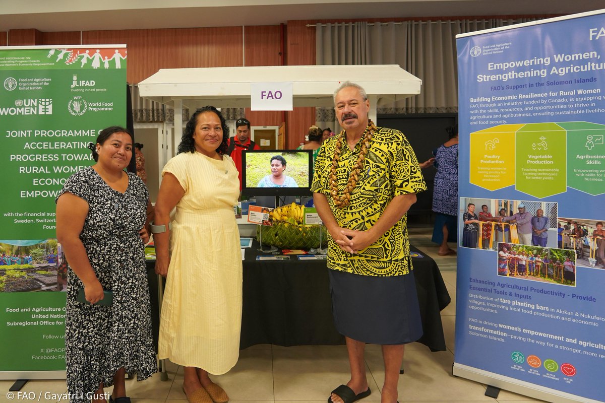 FAOPacific's tweet photo. We're delighted to champion #WomanFarmer at the #Talanoa Fair today, hosted by  @unwomenpacific and the Ministry of Women, Community &amp; Social Development. 

Thank you Miss Samoa , @samoagovt officials &amp; community members for visiting our booth! 

#IYWF2026 https://t.co/0epZ6tttu2