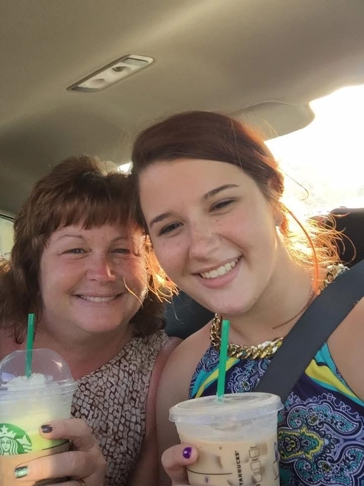 mother daughter tweet media