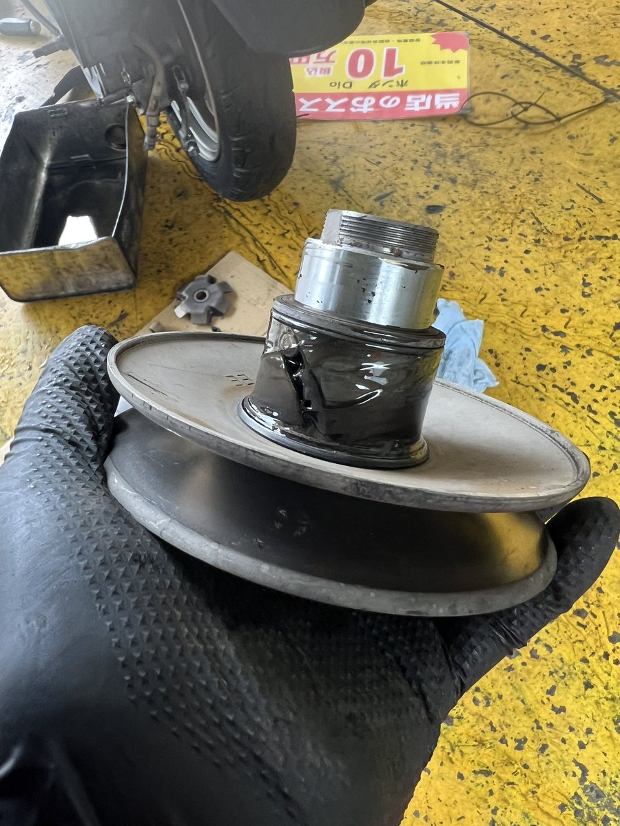 110モータース@車庫がスクーター屋状態😓 tweet media