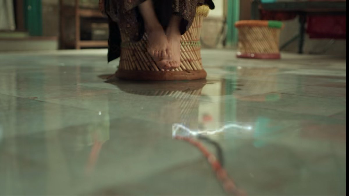 Adeeba2020's tweet photo. Kauser wants seher to face this alongside her… what a logic mannn…👏 She knew mahid was becoming a good support for seher’s education yet she wanted this..🙃🙃 I don’t understand kauser’s mind .. She became a part of negativity along with all other villains …#seherhonekohai https://t.co/VNLRYw8JZH