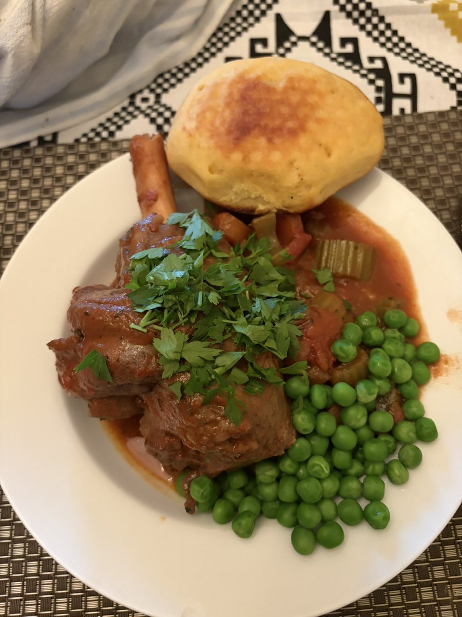 TroyDownUnder's tweet image. Troy’s #DownUnderCampfire #Firepit #DutchOven #CampOven cooking. 

Slow cooked lamb shanks in red wine with sweet camp oven cooked dinner rolls.