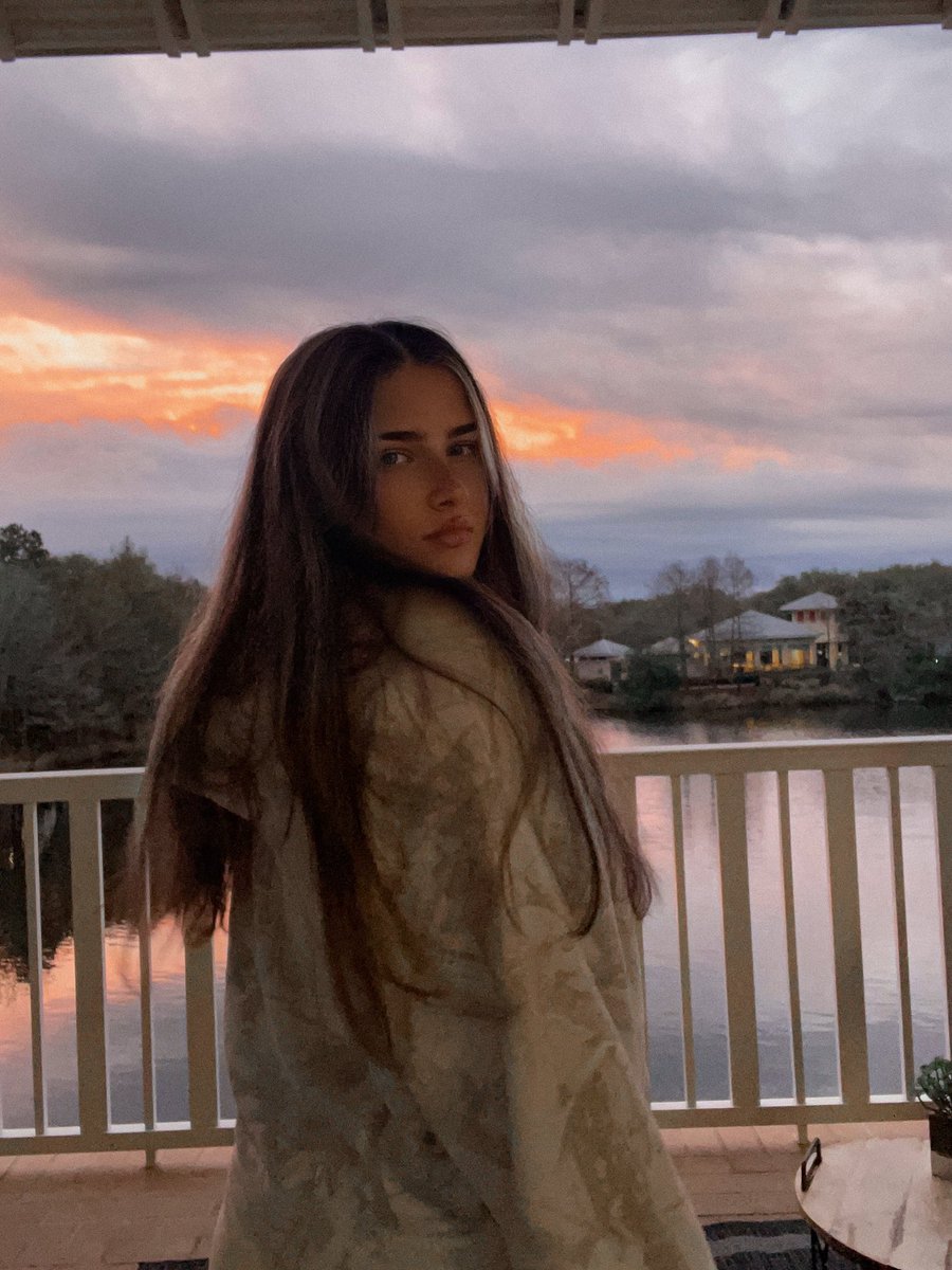 gabrielle🦋 tweet media