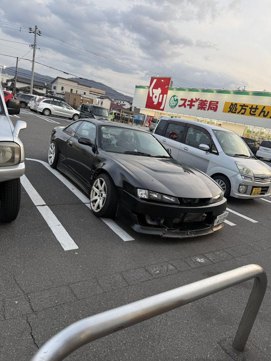 C69ma_'s tweet photo. アメリカの人と友達になれるって本当?
すごいな
とりあえず俺のシルビアの写真載せておく https://t.co/KauuRCwgk8