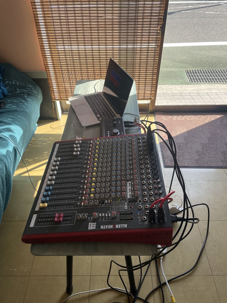 YurinaParupunte's tweet photo. この一年でものすごく身の回りが変わった
結婚、引っ越し、妊娠…
音楽活動も。
新しいことがどんどん始まっていく。
私は今世では結婚も子供も産まないと思ってた。
でも180度変わった。
人生本当何があるかわからないね🚼
#妊婦生活
#音楽活動 https://t.co/hC46qhbFqZ