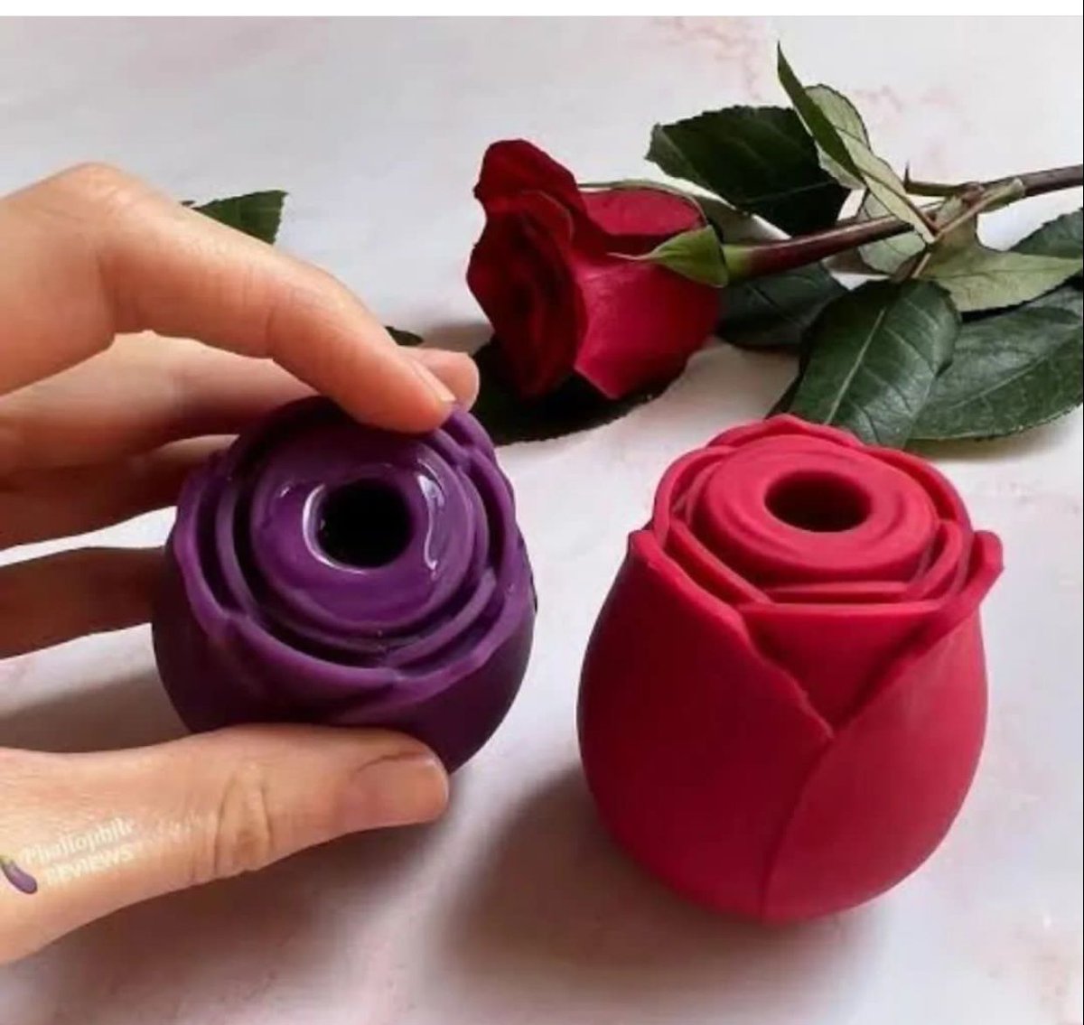 Day2DayClassic's tweet photo. Rose Vibrator at Kes 3,800
Available in red and purple
WhatsApp us on 0721346694 to place your orders. 
Deliveries done across East Africa

#PleasureBilaPressure https://t.co/S1W7JwGi40