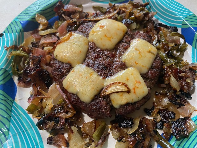 v224info's tweet image. For my Japanese friends. We eat a lot of burgers. I like mine without the bun and with different ethnic twists. Do you all eat burgers, too? Where are your burger pics?
#japanese #grilling #bbq #american