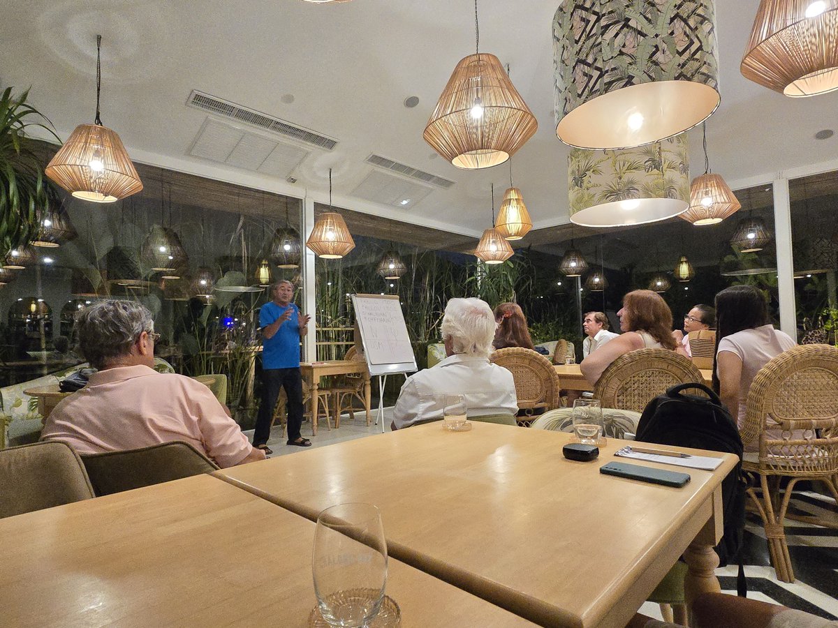 📍 Conférence AFA Phuket 🇹🇭 (30/03/26)

Merci à l’AFA pour l’organisation 🙏
Merci à Chalong Bay Distillery pour l’accueil 🌿
🎤 Michel Kluska sur névroses vs psychoses 🧠

#Phuket #AFA #Thailande