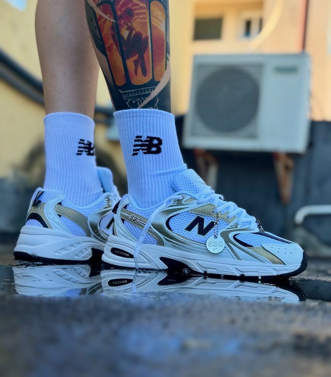 JustFreshKicks tweet media